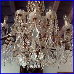 Important 24-light chandelier in Bohemian crystal and bronze. Entirely handmade